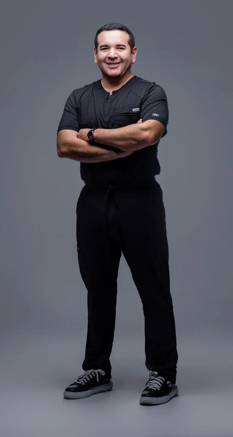 Dr. Leonardo Villavicencio — cirujano plástico en Manta, Ecuador